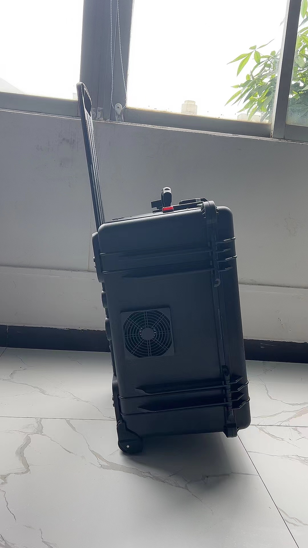 相山手拉箱型移动通信干扰器